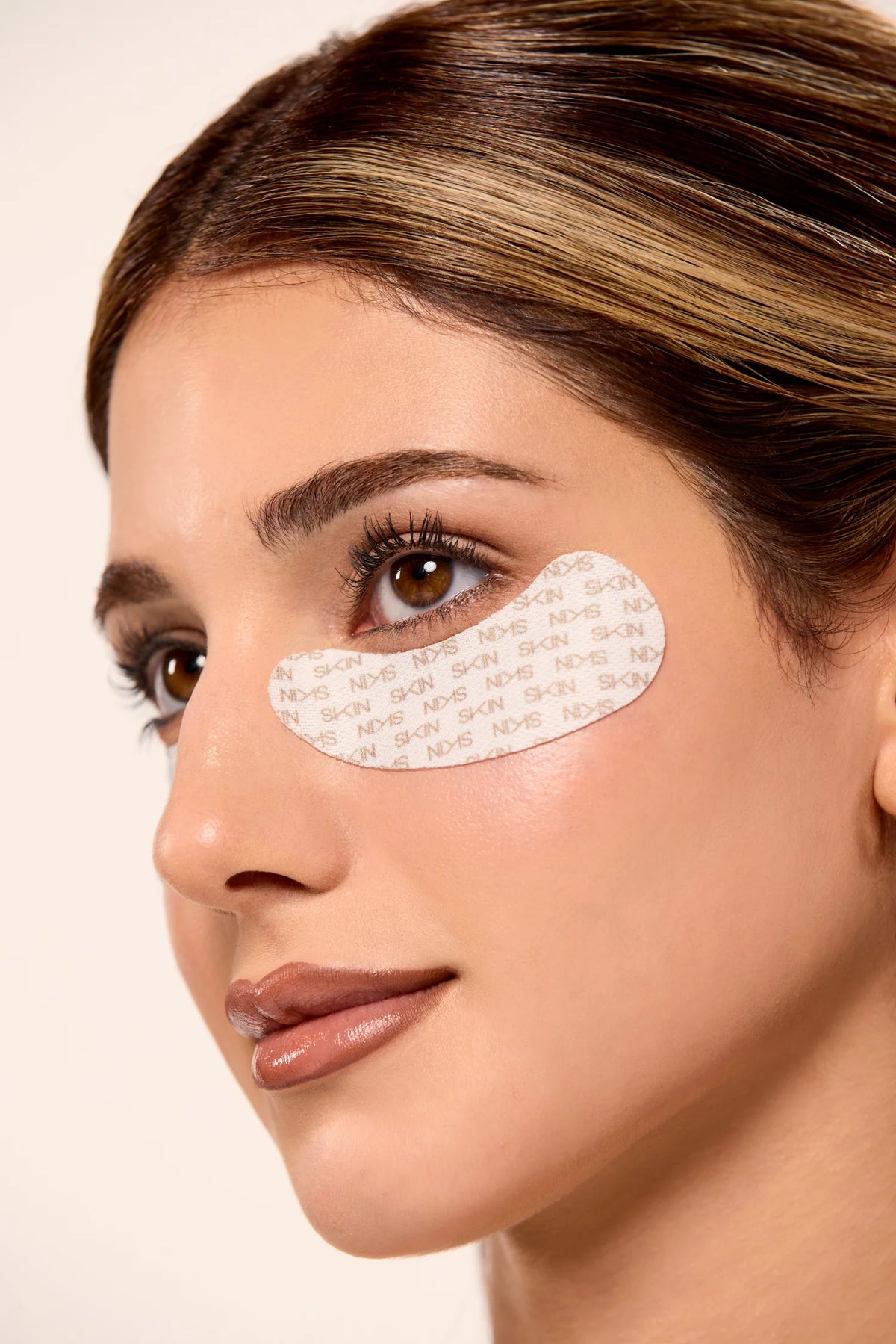Eye-conic Brightening Hydrogel Eye Patches